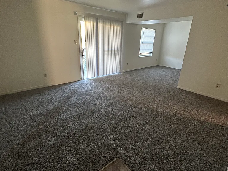 Lakeside Apartments at Walnut Hills — Photo 16