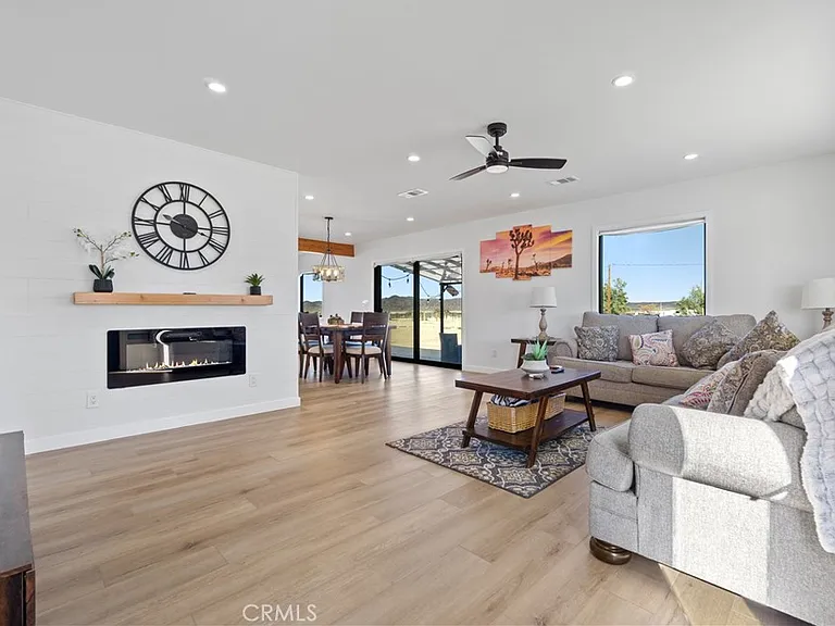 64654 Sun Mesa Rd — Photo 2