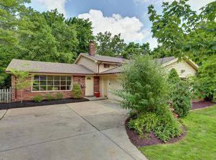 24702 Electric Dr, Bay Village, OH 44140