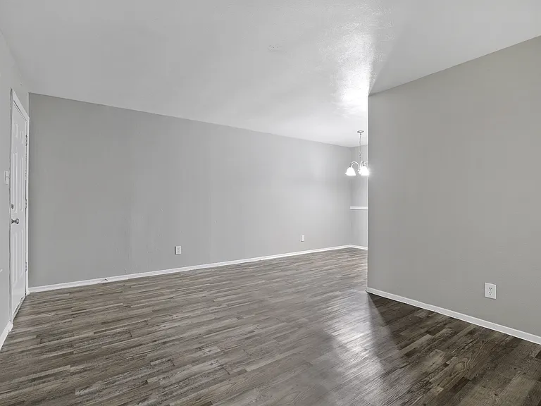 Kingswood Apartments — Photo 6