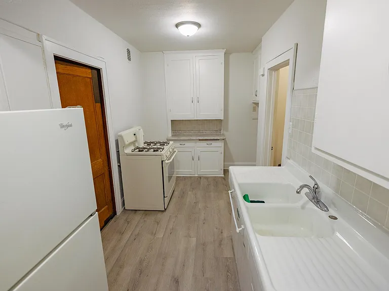1930 Douglas St #4 — Photo 9