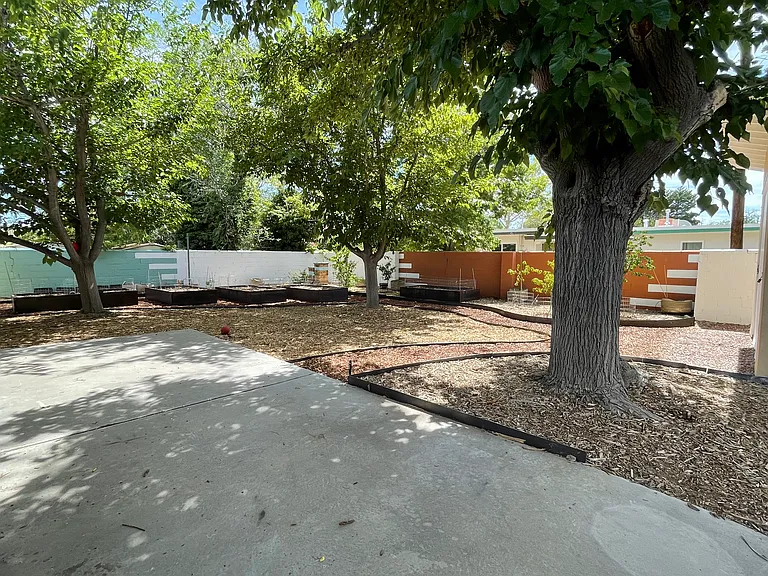 321 Sierra Pl NE — Photo 23