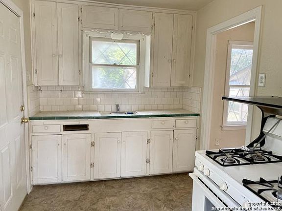 2nd image of 251 Lyric St