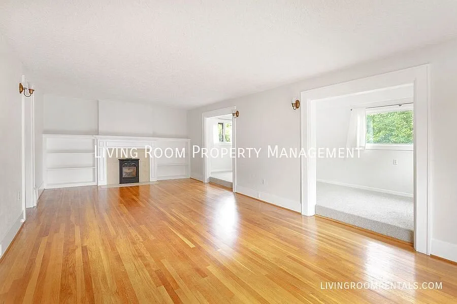 Alameda Charmer w/AC and Enclosed Yard — Photo 2