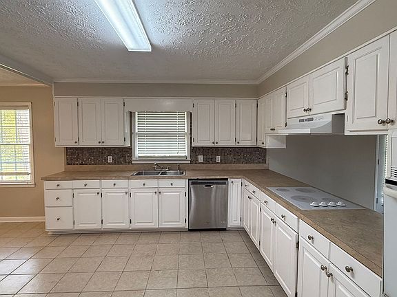 4th image of 3028 Academy Dr