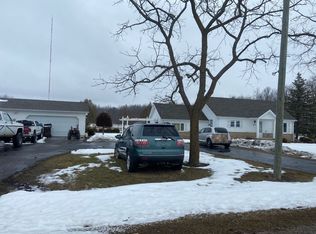 157 E Whitefeather Rd, Pinconning, MI 48650