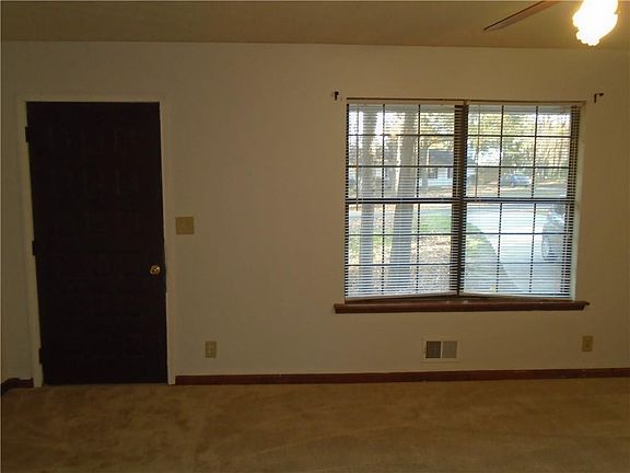 3rd image of 397 Old Towne Cir