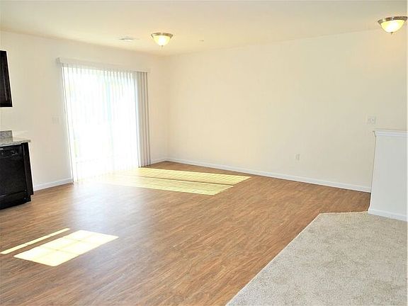 5th image of 195 Erin Ct