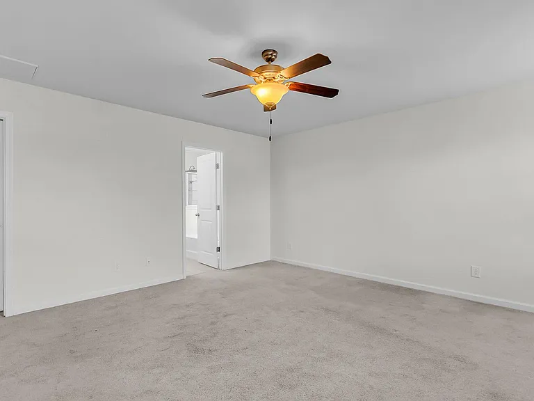 212 Longford Dr — Photo 35