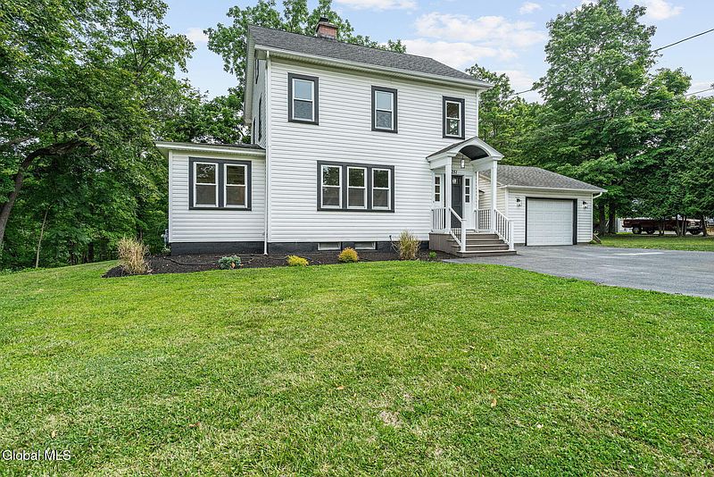 3rd image of 251 Troy-Schenectady Road