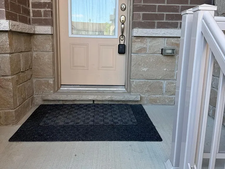 42 Ambereen Pl E — Photo 3