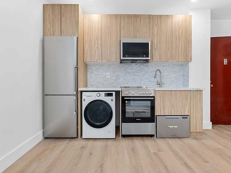 138 E 38th St #7B — Photo 3