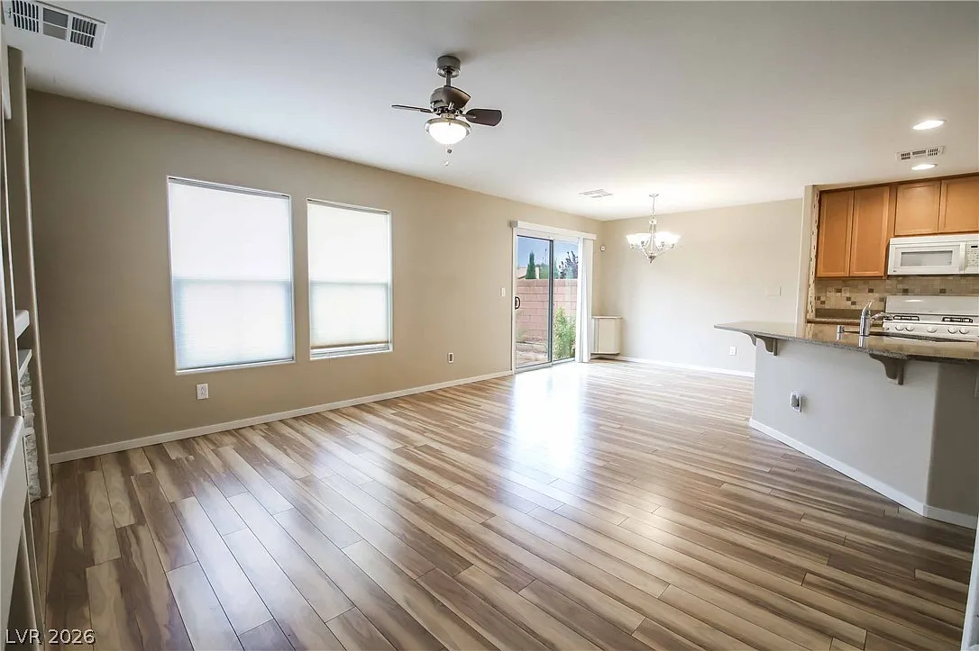2 bed, 2.5 bath, 1390 sqft, $1,900 — Photo 3