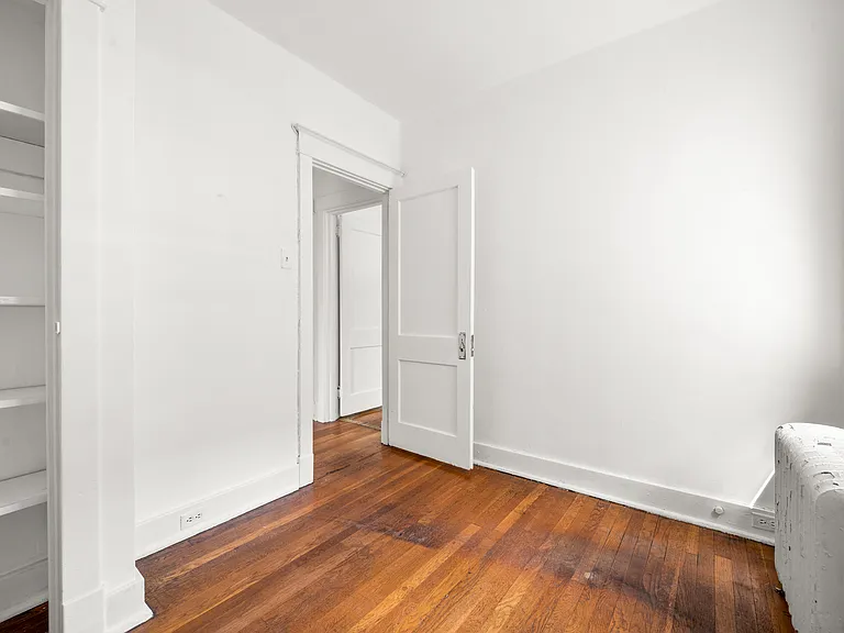 5923-5925 Hobart St #5923 — Photo 4