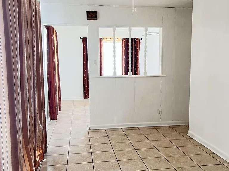 517 Bataan Cir — Photo 6