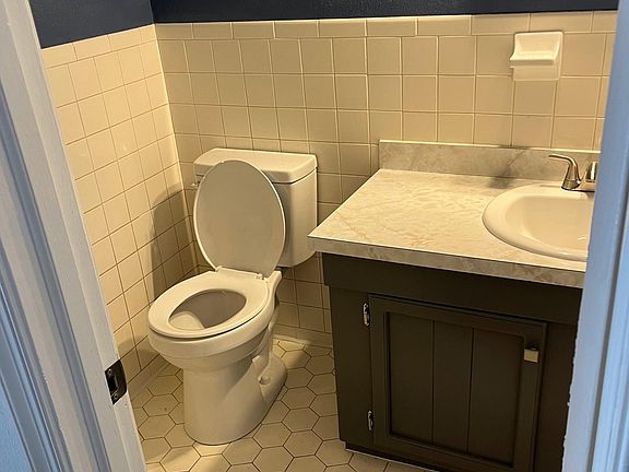 5th image of 708 Oxford Dr
