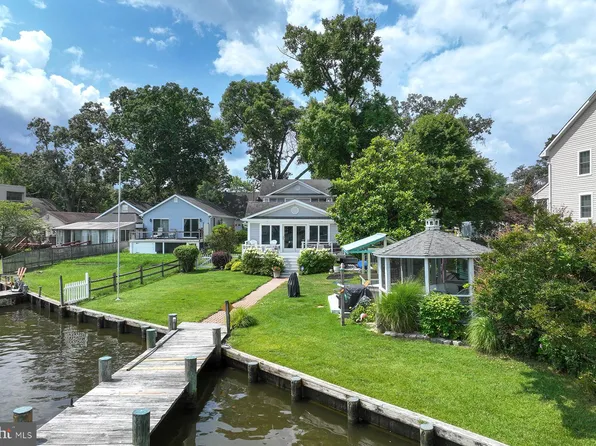 8146 Forest Glen Dr, Pasadena, MD 21122