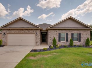 116 Cave Springs Cir, Owens Cross Roads, AL 35763