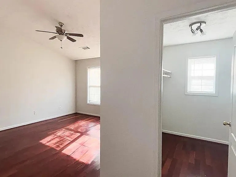 1493 Ashley Way — Photo 10