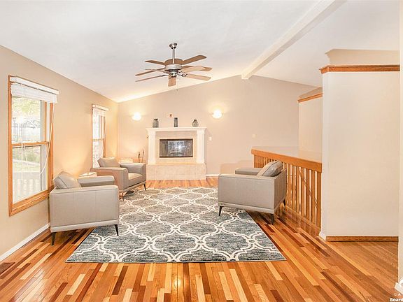 4th image of 826 Crawford Dr