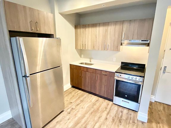 4th image of 106 S Grove St #209