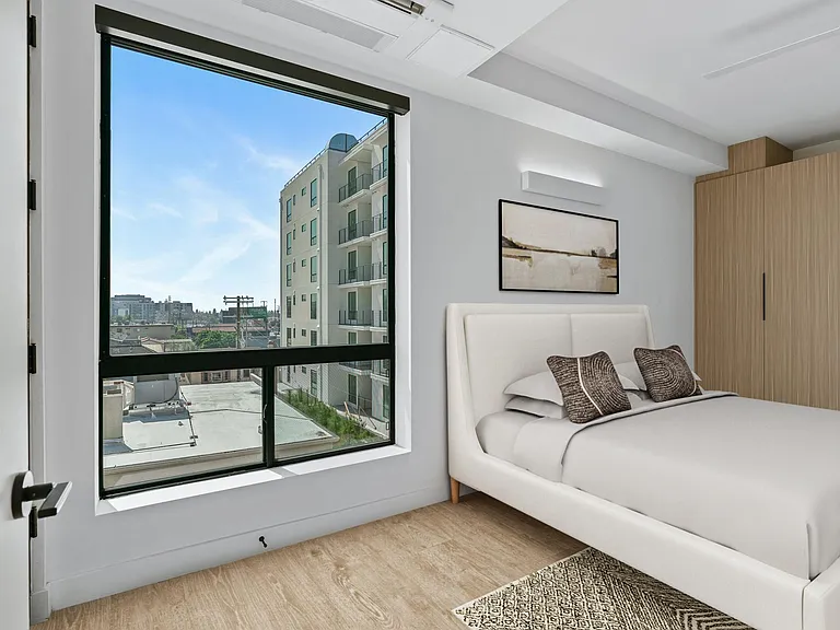 Venue Residences — Photo 48
