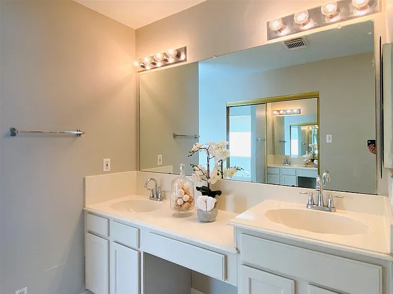 1404 Helmsley Dr — Photo 11