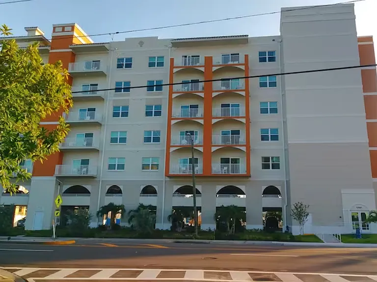 6th floor condo, built in 2020