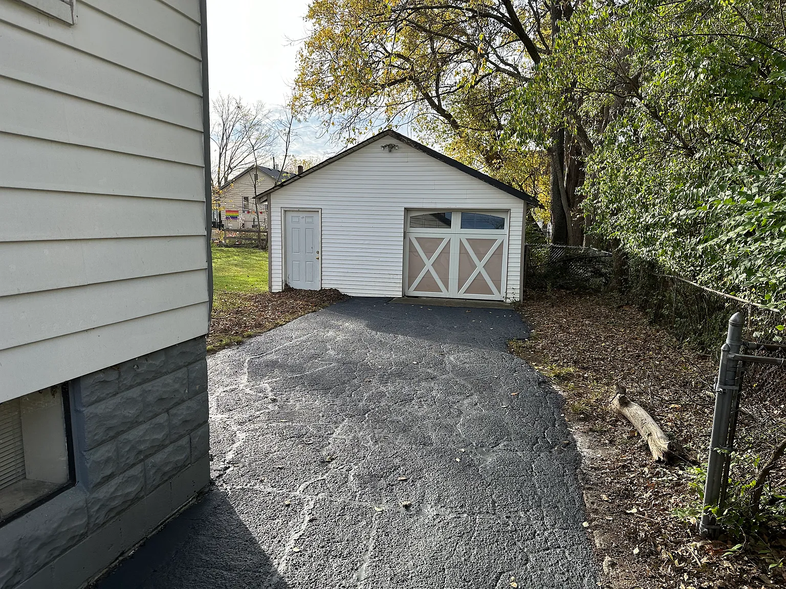 3 bed, 1342 sqft, $1,995 — Photo 4