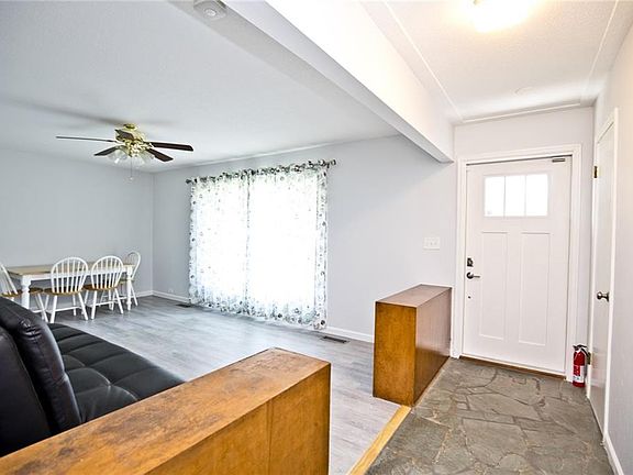 5th image of 1113 W Oak St