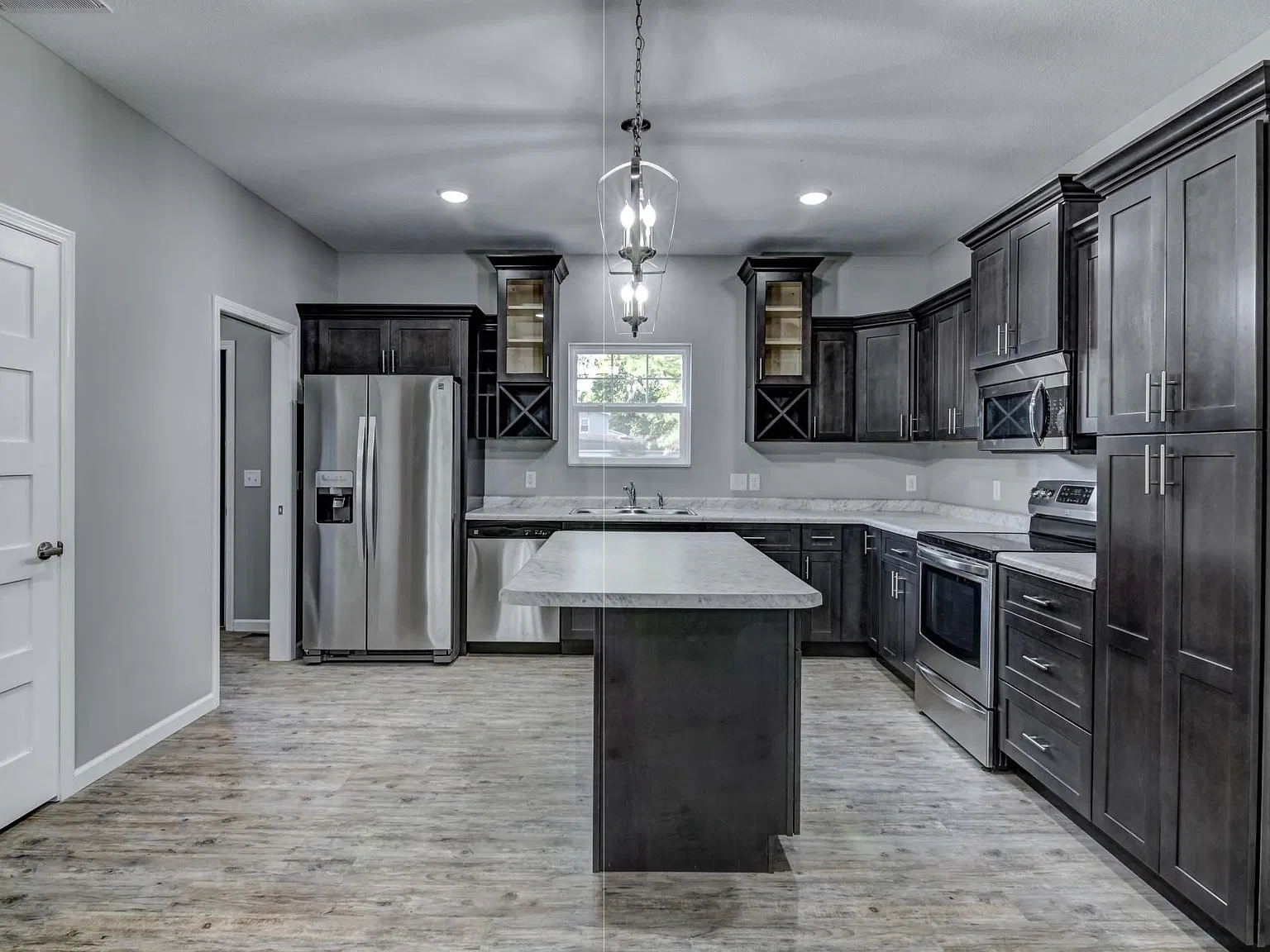 4 bed, 1890 sqft, $2,095 — Photo 1
