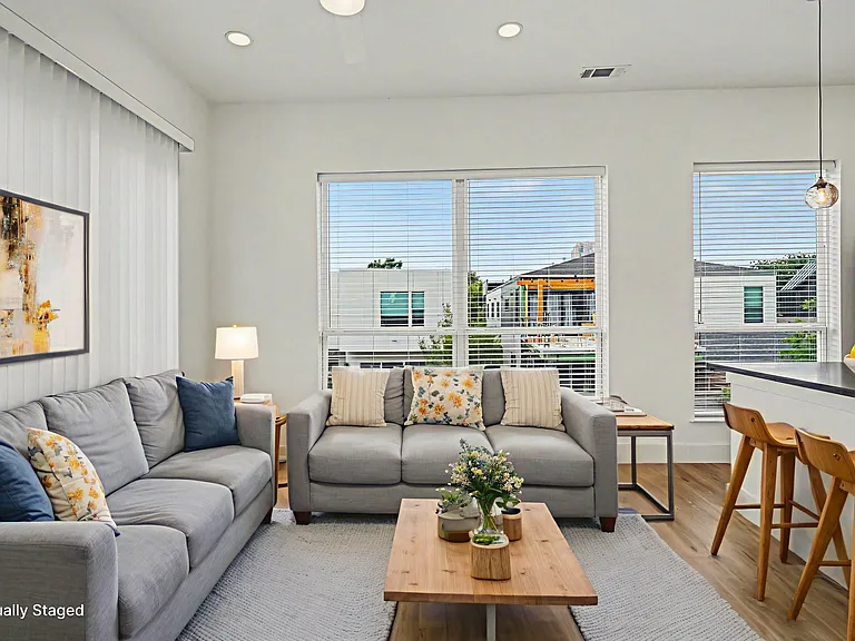 2217 N Fitzhugh Ave #205 — Photo 6