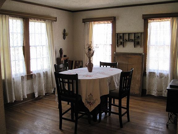 Amazing origional wood details in Dining Room