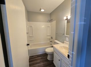 1938 Bellevue Ave, Bettendorf, IA 52722