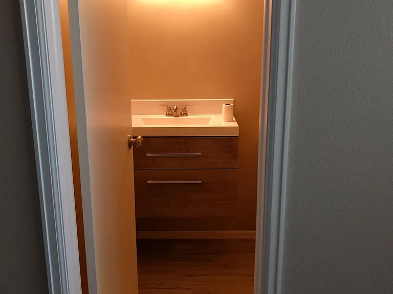 First floor 1/2 bath
