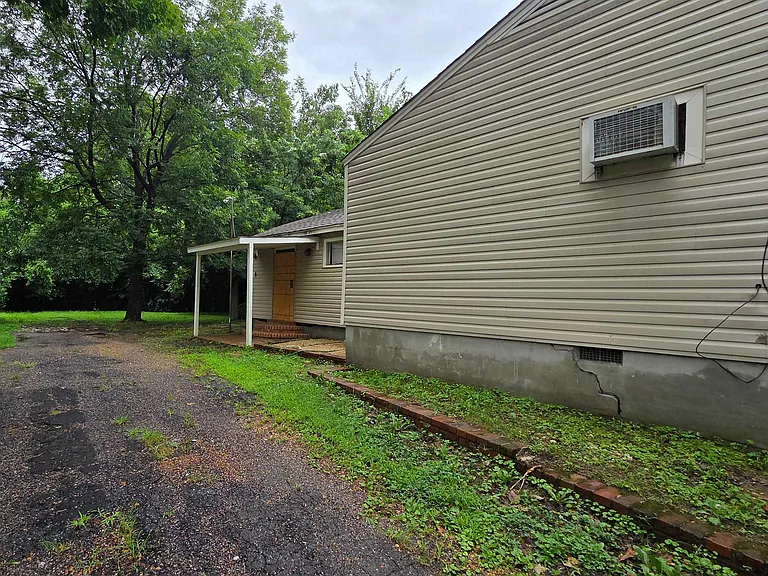 1706 Echles St — Photo 25