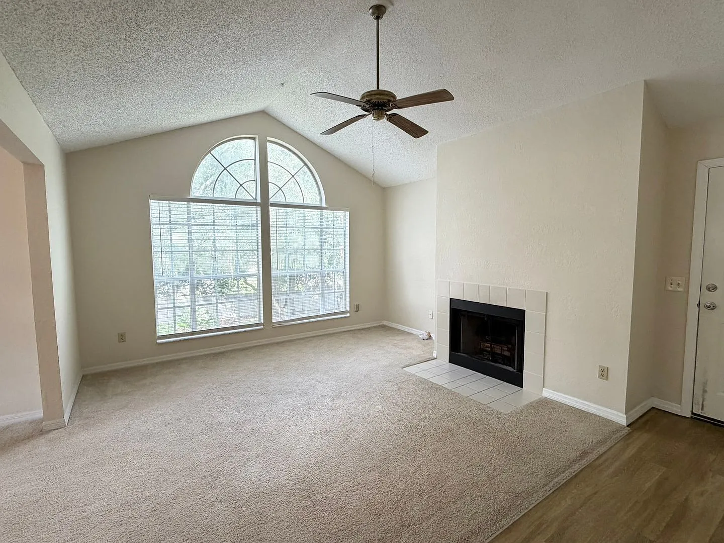 3 bed, 2.0 bath, 1151 sqft, $1,595 — Photo 4