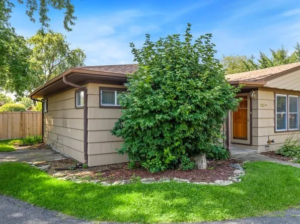 633 Barnsdale Rd APT B, La Grange Park, IL 60526