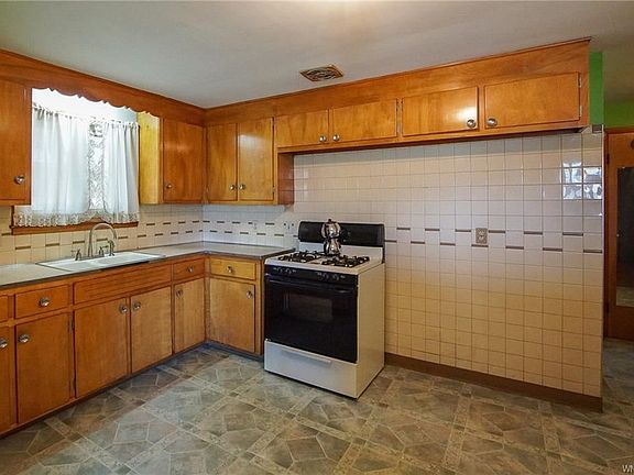 4th image of 212 Raymond Ave