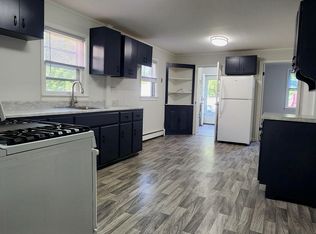 8 Meadow St, Bayonne, NJ 07002