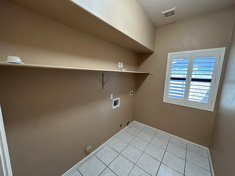 4334 E Anderson Dr — Photo 17