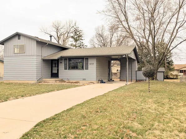 1233 Tomahawk Rd, Emporia, KS 66801