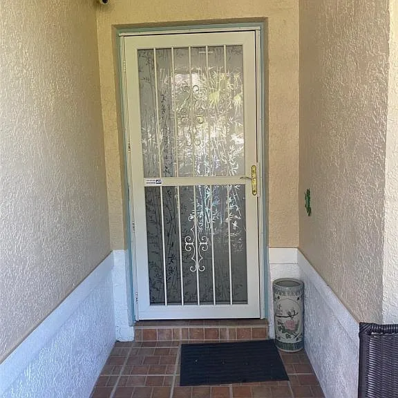 2602 Edgewater Ct — Photo 2