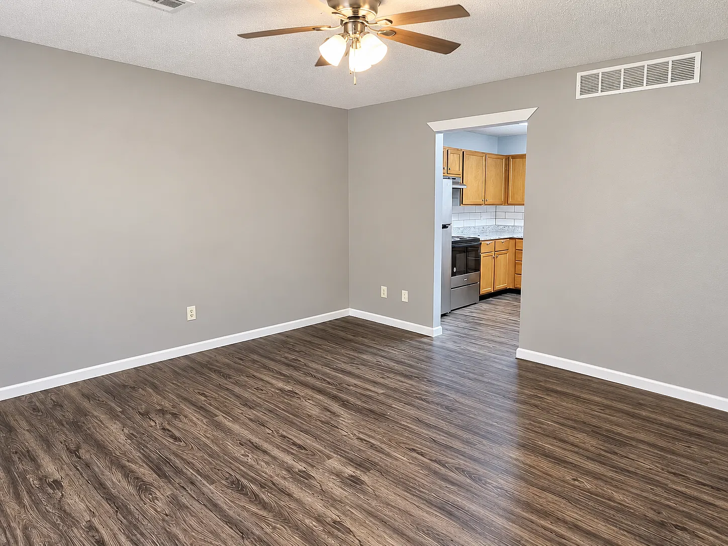 2 bed, 884 sqft, $875 — Photo 2