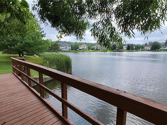 4th image of 19 Lakeridge Dr
