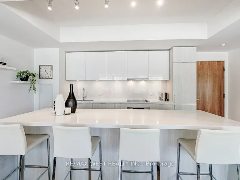 15 Queens Quay E #1006 — Photo 11