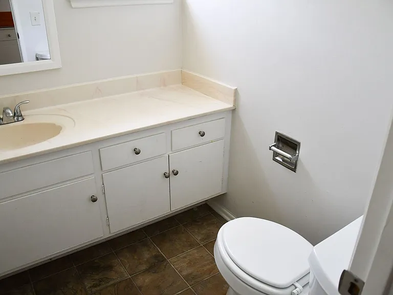 522 E Collins Ave — Photo 33