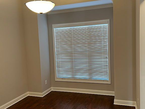 4th image of 308 Dawson Manor Dr