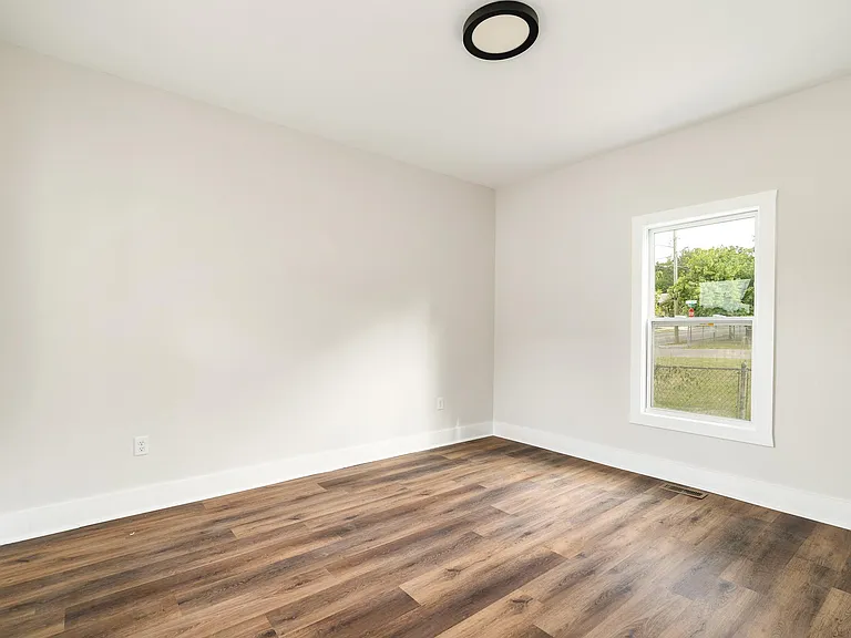 2206 Keith Ave — Photo 11