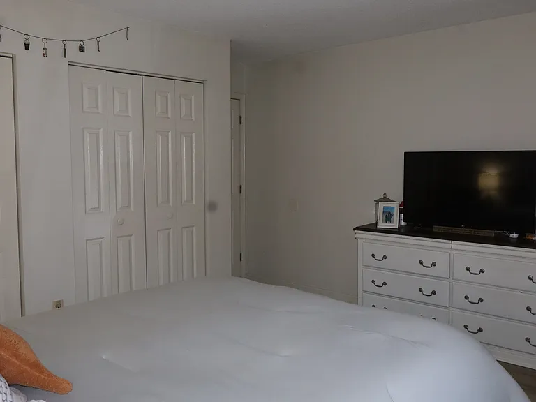611 Nassau Dr — Photo 17
